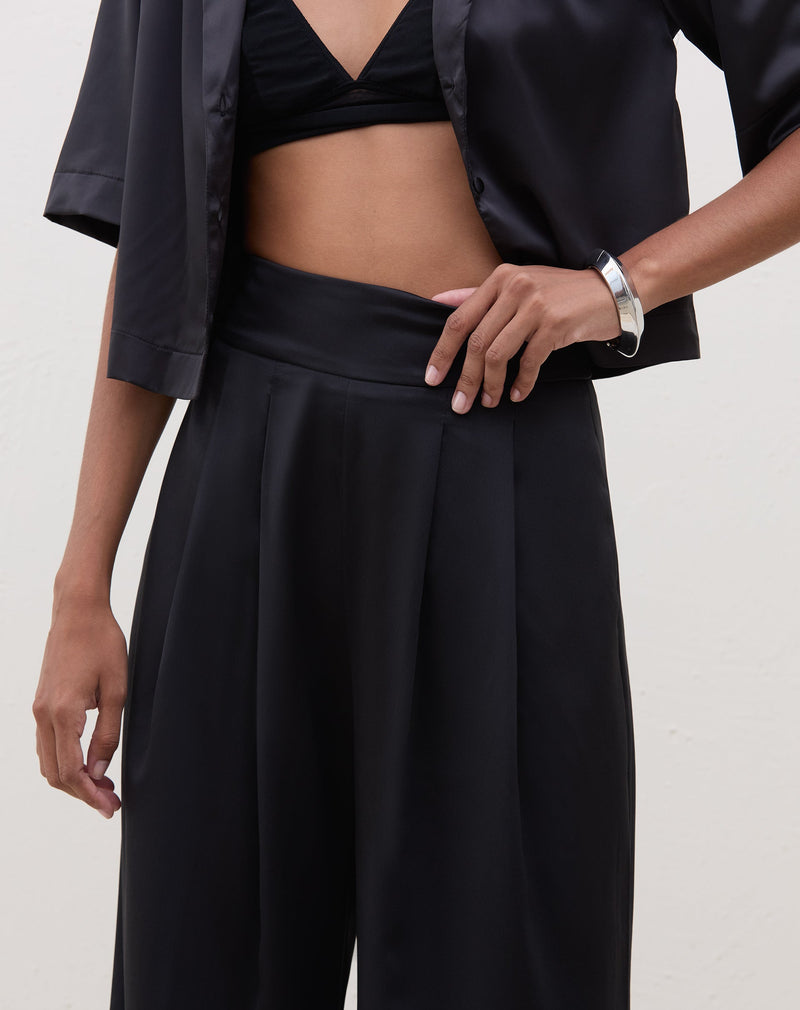 Calça Wide Leg com Pregas Alfaiataria - Preto