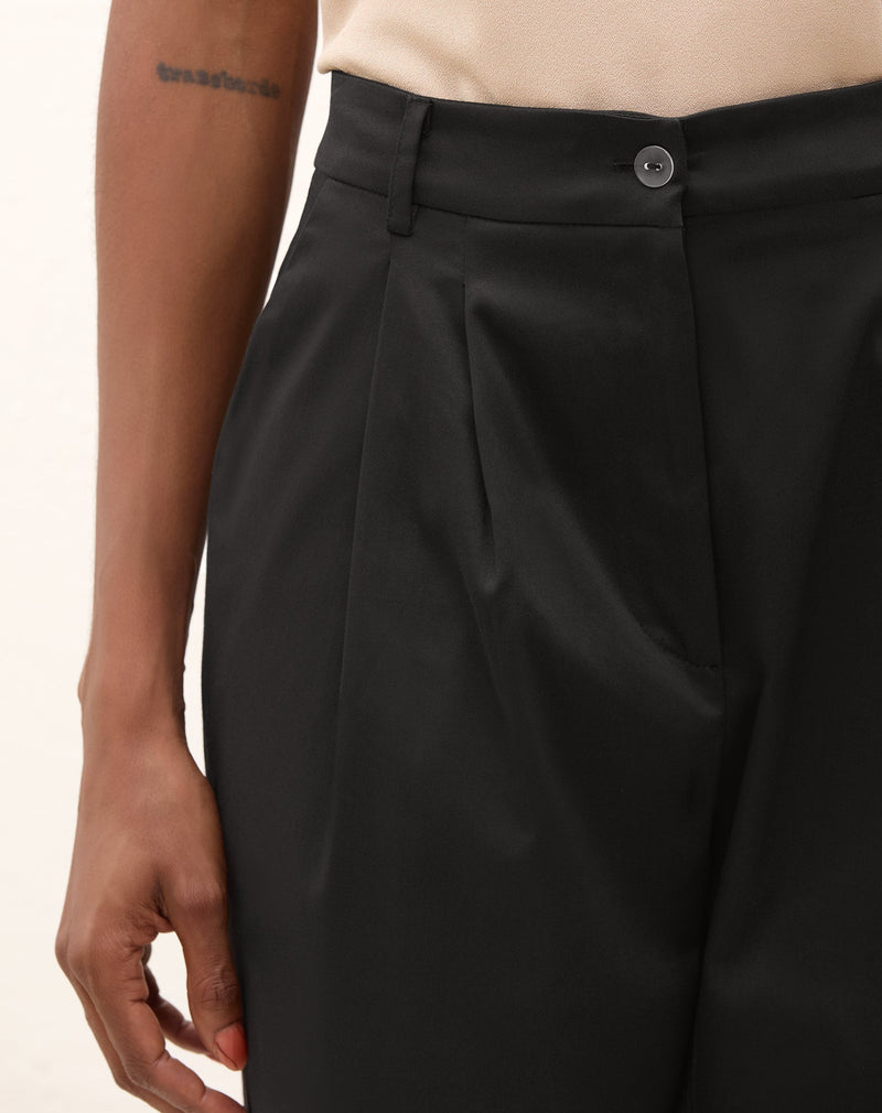 Calça Alfaiataria Baggy com Pregas - Preto